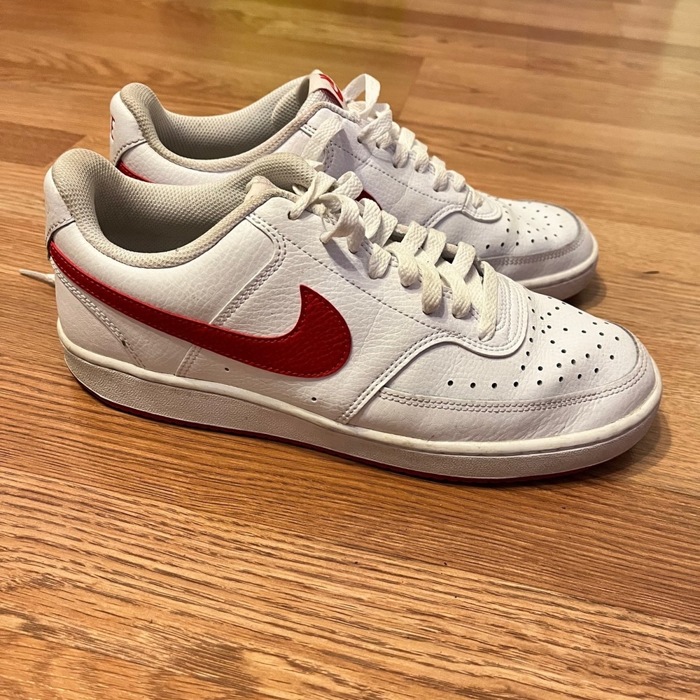 Mens nike sneaker, size 8